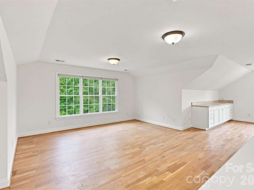3013 Groves Edge Lane, Waxhaw, NC 28173.  MLS# CAR4403547, YatesRealty ID 45576. Expansive third floor with hardwoods and built-in storage