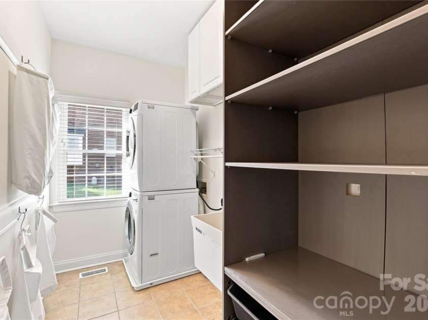3013 Groves Edge Lane, Waxhaw, NC 28173.  MLS# CAR4403547, YatesRealty ID 45576. First floor laundry room