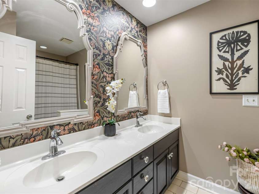 412 Shadydale Court, Fort Mill, SC 29708.  MLS# CAR4414799, YatesRealty ID 45579. And additional full bath on main