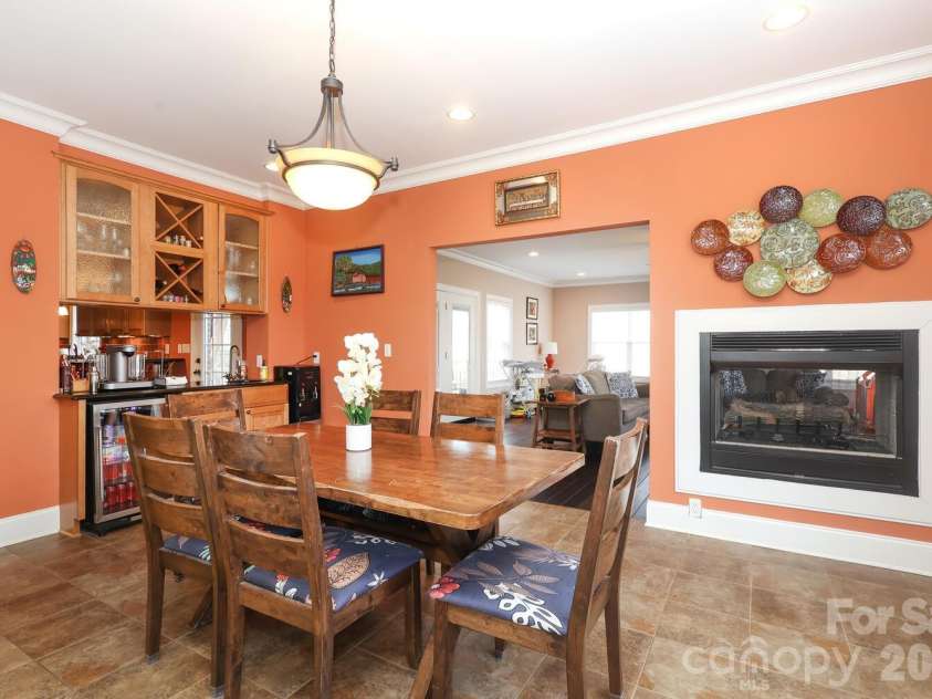 5001 Ardenwoods Drive, Charlotte, NC 28215.  MLS# CAR4315920, YatesRealty ID 4558. Breakfast Room