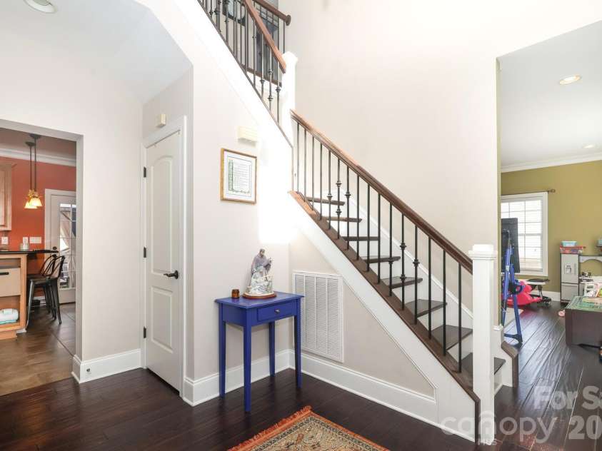5001 Ardenwoods Drive, Charlotte, NC 28215.  MLS# CAR4315920, YatesRealty ID 4558. Come inside!
