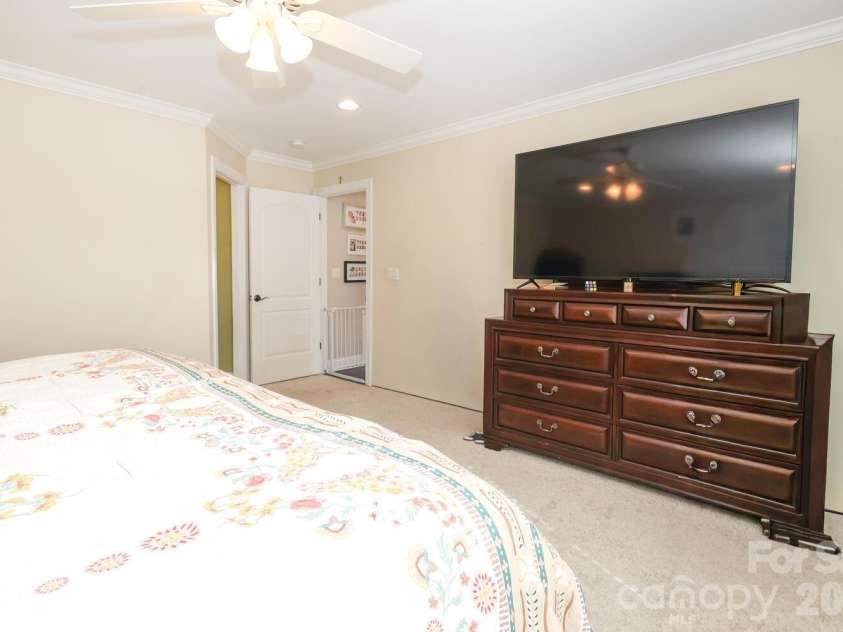 5001 Ardenwoods Drive, Charlotte, NC 28215.  MLS# CAR4315920, YatesRealty ID 4558. Owners Suite