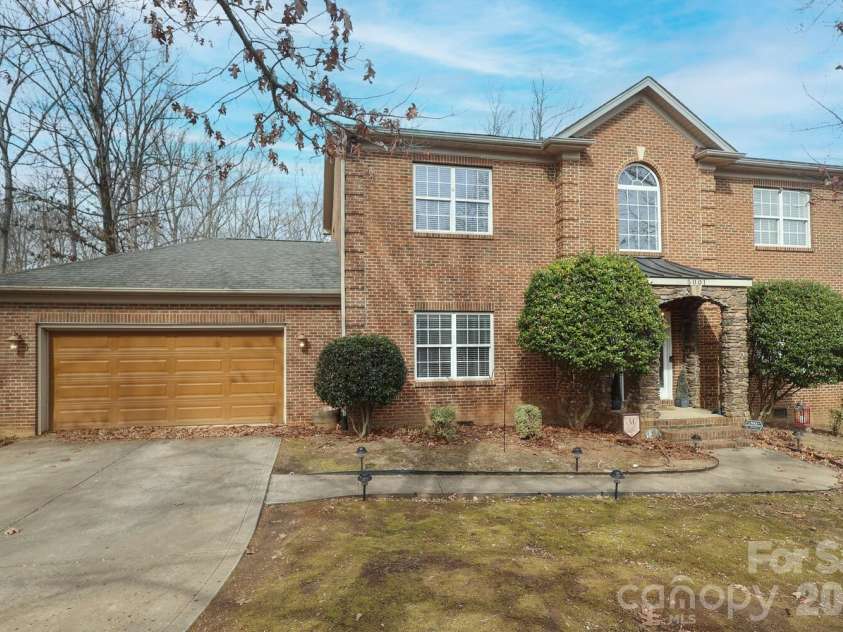 5001 Ardenwoods Drive, Charlotte, NC 28215.  MLS# CAR4315920, YatesRealty ID 4558. This home could be yours!