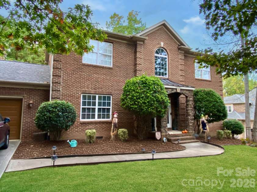 5001 Ardenwoods Drive, Charlotte, NC 28215.  MLS# CAR4315920, YatesRealty ID 4558. Welcome Home - Yard is Virtually Enhanced 