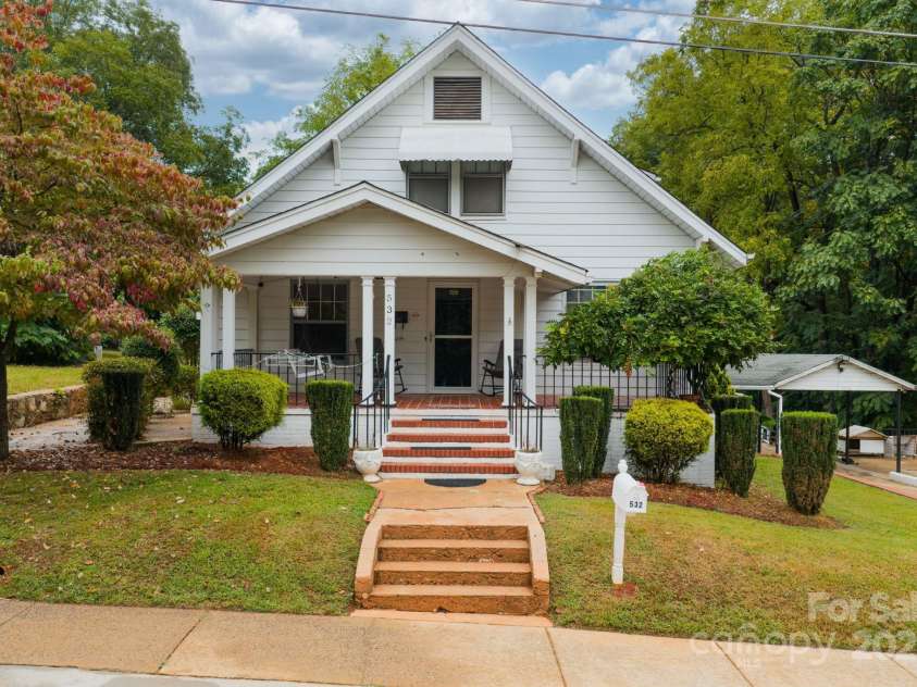 532 6th Avenue, Hickory, NC 28602.  MLS# CAR4307072, YatesRealty ID 4558. 