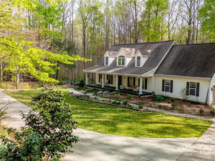 9820 Janeiro Drive, Huntersville, NC 28078.  MLS# CAR4241283, YatesRealty ID 4558. 