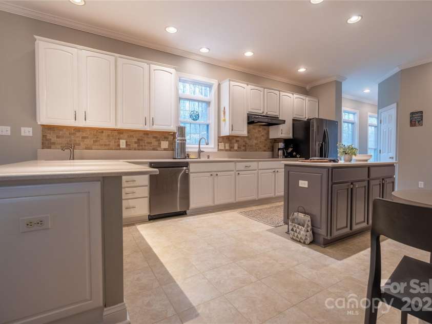 9820 Janeiro Drive, Huntersville, NC 28078.  MLS# CAR4241283, YatesRealty ID 4558. 