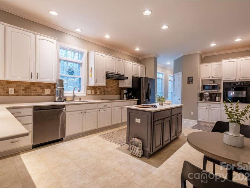 9820 Janeiro Drive, Huntersville, NC 28078.  MLS# CAR4241283, YatesRealty ID 4558. 