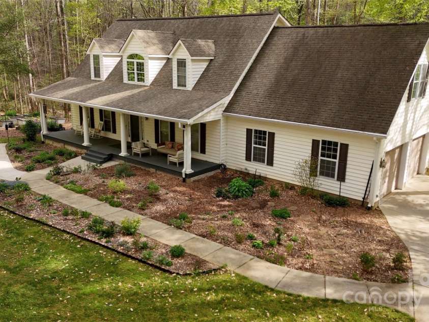 9820 Janeiro Drive, Huntersville, NC 28078.  MLS# CAR4241283, YatesRealty ID 4558. 