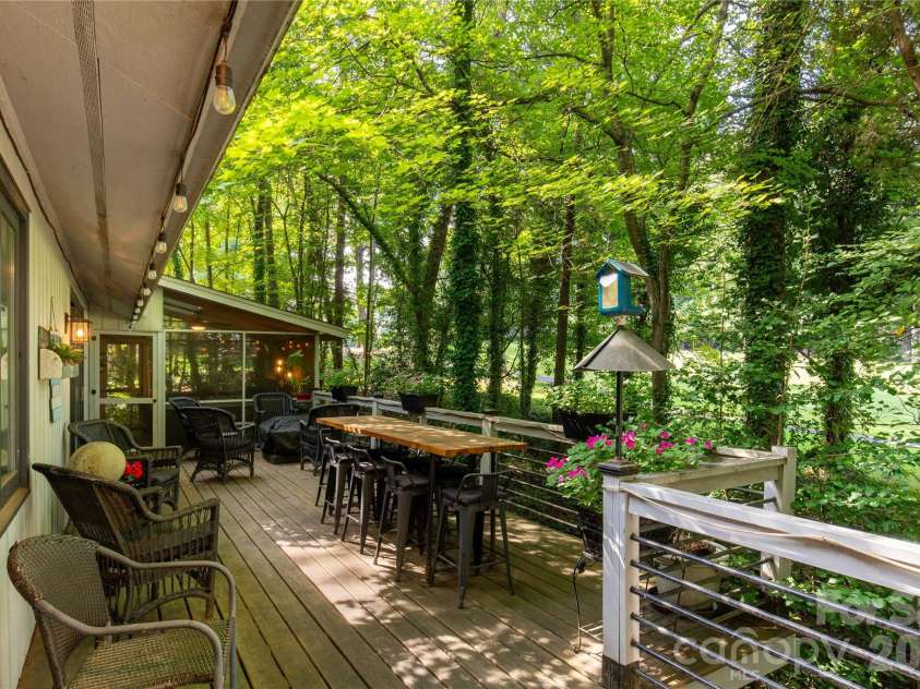 5 Oak Leaf Road, Clover, SC 29710.  MLS# CAR4416336, YatesRealty ID 45580. 