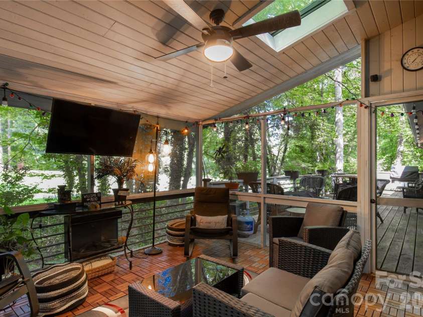 5 Oak Leaf Road, Clover, SC 29710.  MLS# CAR4416336, YatesRealty ID 45580. 