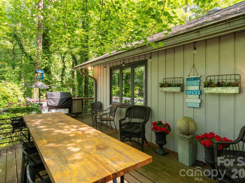 5 Oak Leaf Road, Clover, SC 29710.  MLS# CAR4416336, YatesRealty ID 45580. 
