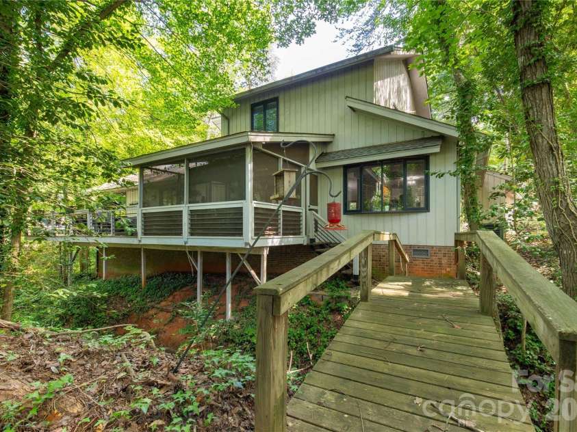 5 Oak Leaf Road, Clover, SC 29710.  MLS# CAR4416336, YatesRealty ID 45580. 