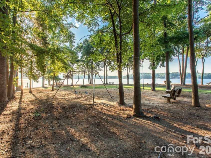 5 Oak Leaf Road, Clover, SC 29710.  MLS# CAR4416336, YatesRealty ID 45580. 