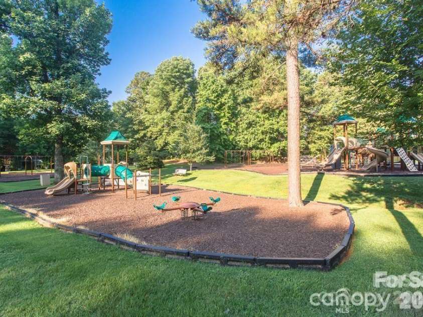 5 Oak Leaf Road, Clover, SC 29710.  MLS# CAR4416336, YatesRealty ID 45580. 