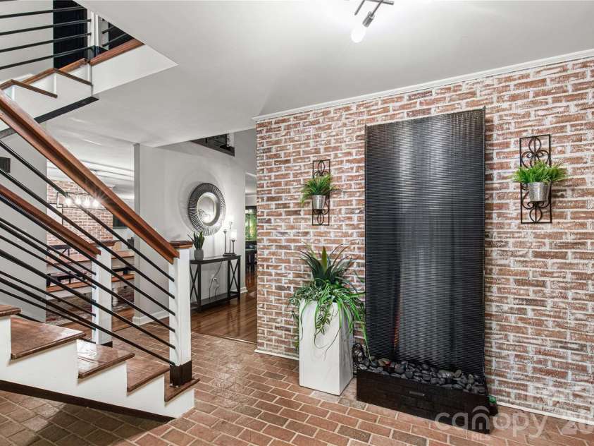 5 Oak Leaf Road, Clover, SC 29710.  MLS# CAR4416336, YatesRealty ID 45580. Entry way