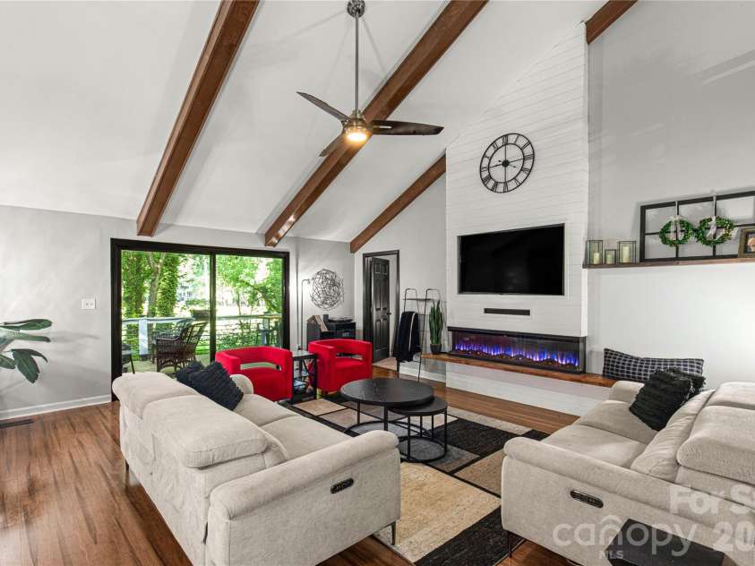 5 Oak Leaf Road, Clover, SC 29710.  MLS# CAR4416336, YatesRealty ID 45580. Living room
