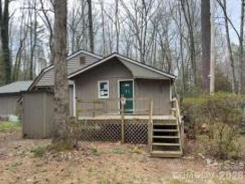 96 Meadowlark Lane, Sapphire, NC 28774.  MLS# CAR4405992, YatesRealty ID 45581. 
