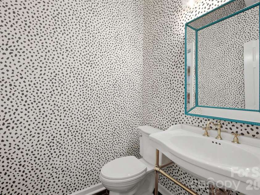 8701 Houston Ridge Road, Charlotte, NC 28277.  MLS# CAR4415260, YatesRealty ID 45582. Powder Room
