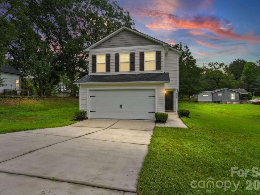 1808 Hart Street, Gastonia, NC 28054.  MLS# CAR4416600, YatesRealty ID 45584. 