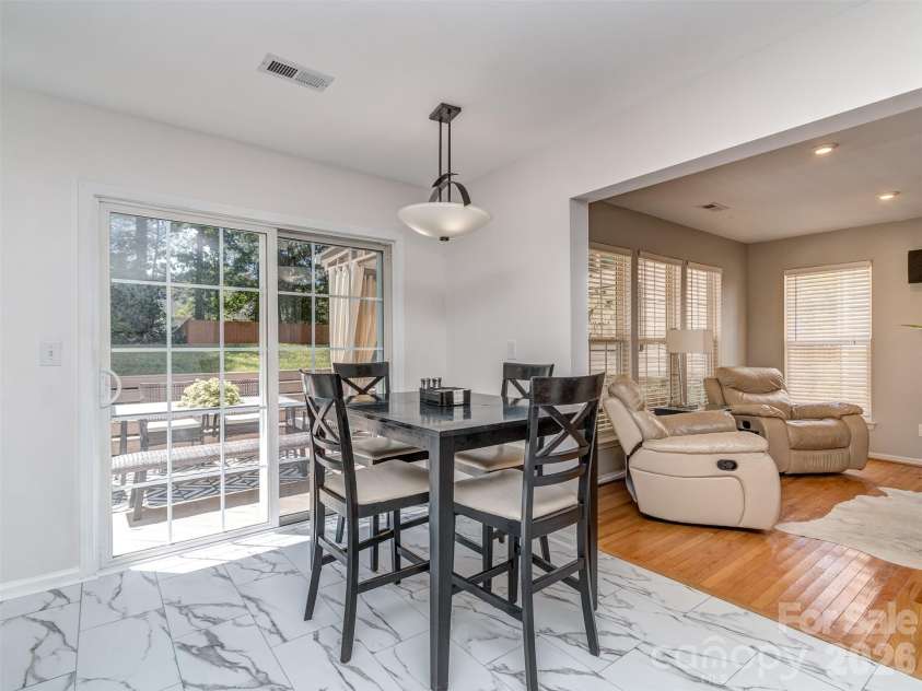 12657 Cardinal Woods Drive, Pineville, NC 28134.  MLS# CAR4411297, YatesRealty ID 45585. Breakfast area