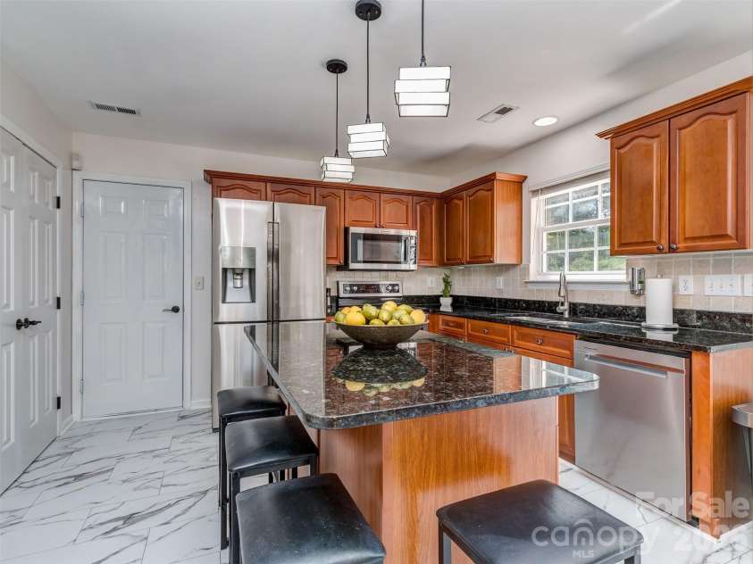 12657 Cardinal Woods Drive, Pineville, NC 28134.  MLS# CAR4411297, YatesRealty ID 45585. Kitchen