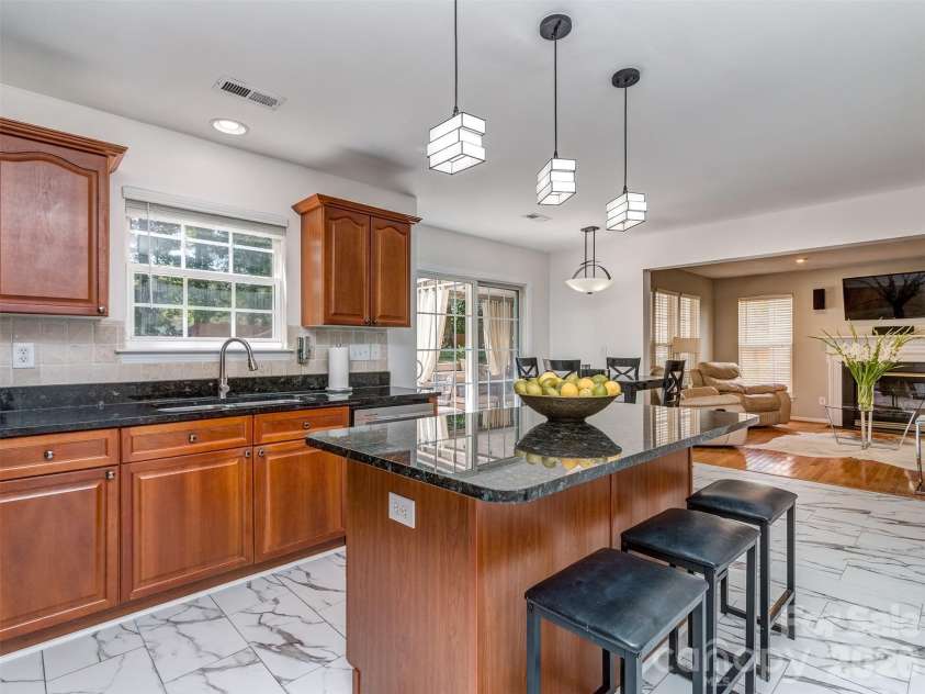 12657 Cardinal Woods Drive, Pineville, NC 28134.  MLS# CAR4411297, YatesRealty ID 45585. Kitchen