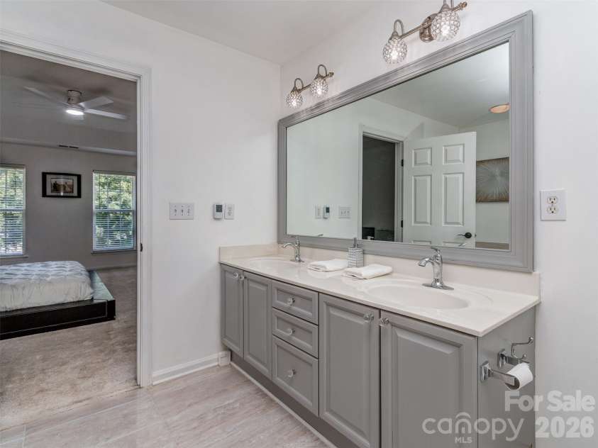 12657 Cardinal Woods Drive, Pineville, NC 28134.  MLS# CAR4411297, YatesRealty ID 45585. Primary bath