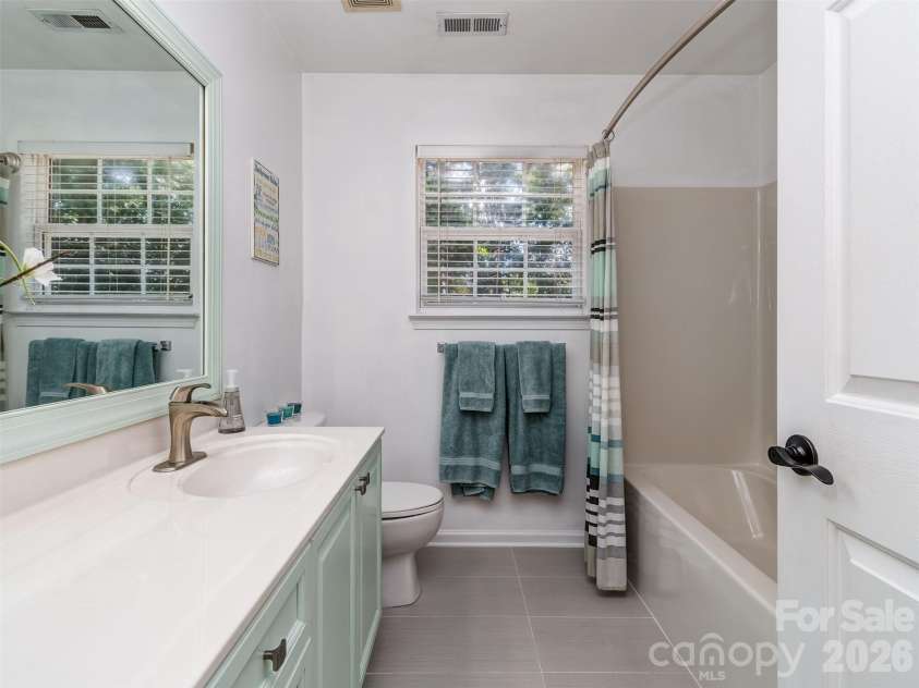 12657 Cardinal Woods Drive, Pineville, NC 28134.  MLS# CAR4411297, YatesRealty ID 45585. Primary bath