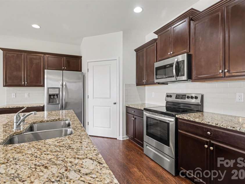 1212 Kent Downs Avenue, Concord, NC 28027.  MLS# CAR4352832, YatesRealty ID 4559. Stainless appliances