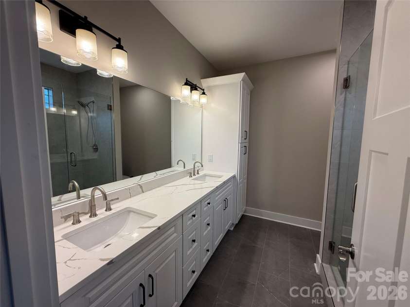 16 Craftsman Overlook Ridge, Arden, NC 28704.  MLS# CAR4383199, YatesRealty ID 45591. Owners Bath