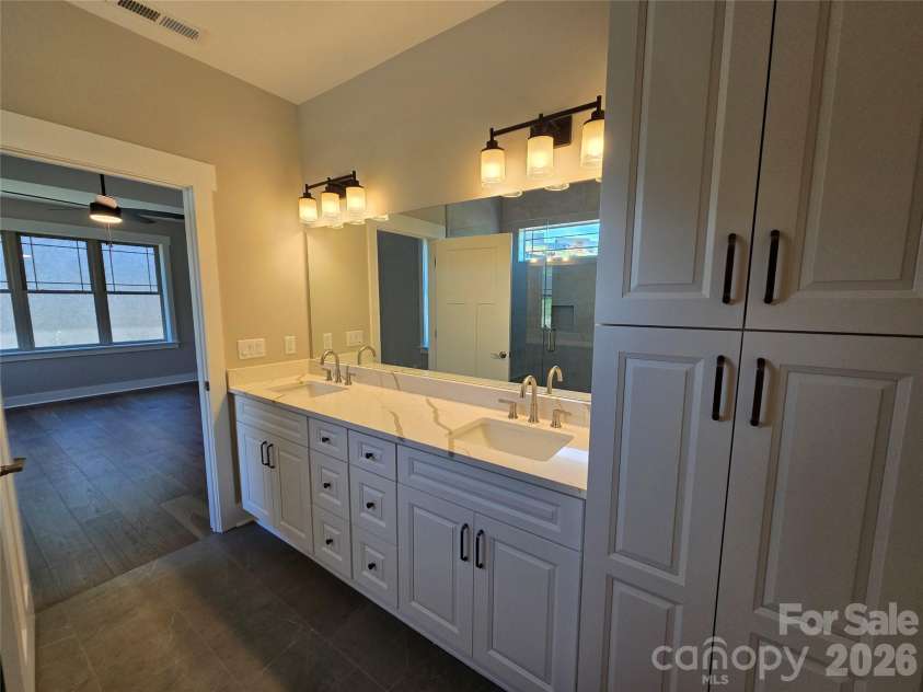 16 Craftsman Overlook Ridge, Arden, NC 28704.  MLS# CAR4383199, YatesRealty ID 45591. Owners Bath