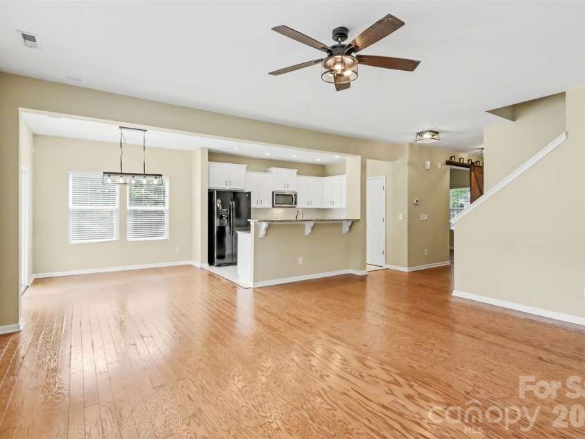 6814 Barefoot Forest Drive, Charlotte, NC 28269.  MLS# CAR4414798, YatesRealty ID 45593. 