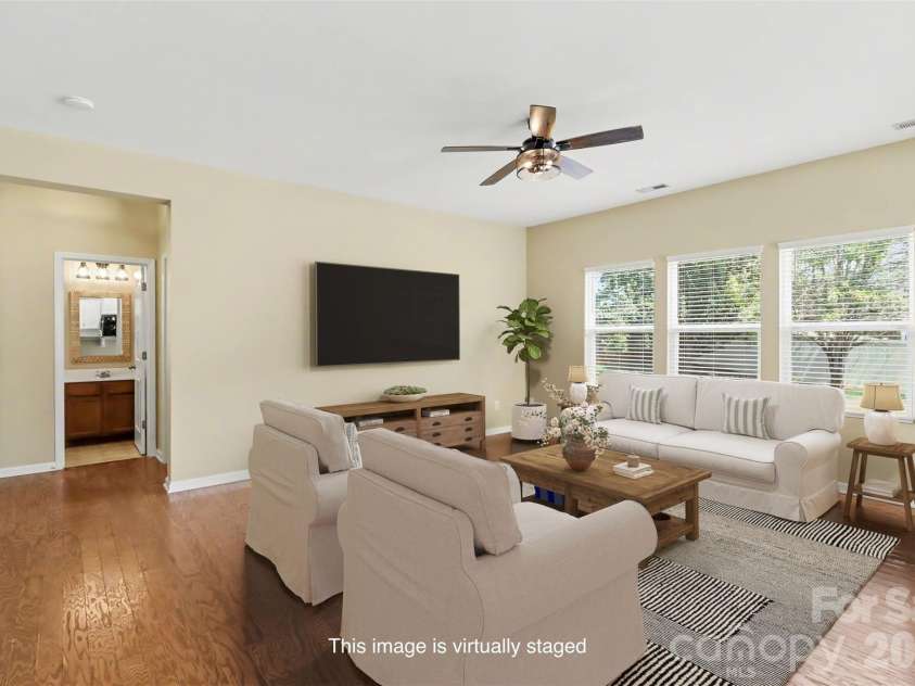 6814 Barefoot Forest Drive, Charlotte, NC 28269.  MLS# CAR4414798, YatesRealty ID 45593. 