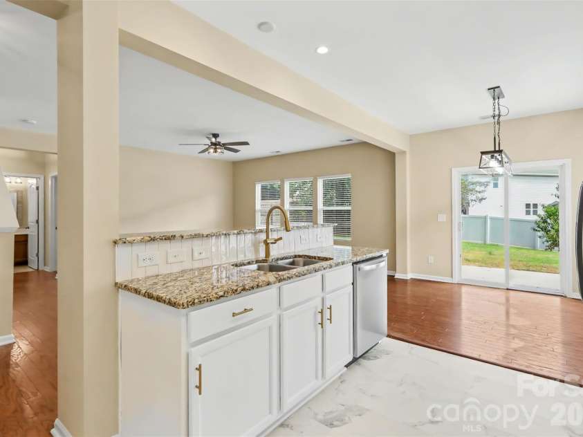 6814 Barefoot Forest Drive, Charlotte, NC 28269.  MLS# CAR4414798, YatesRealty ID 45593. 