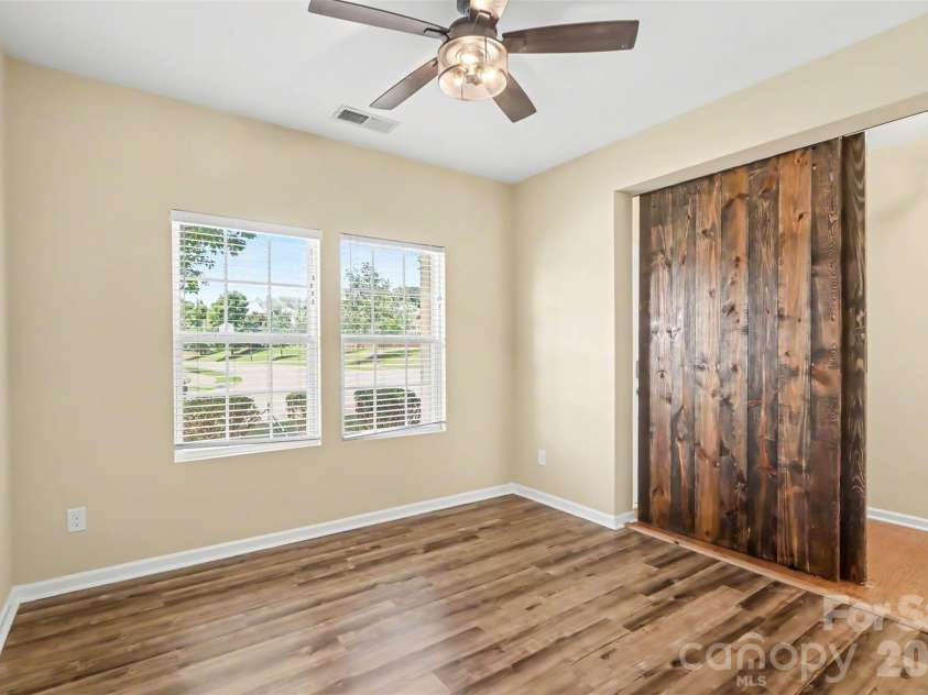 6814 Barefoot Forest Drive, Charlotte, NC 28269.  MLS# CAR4414798, YatesRealty ID 45593. 