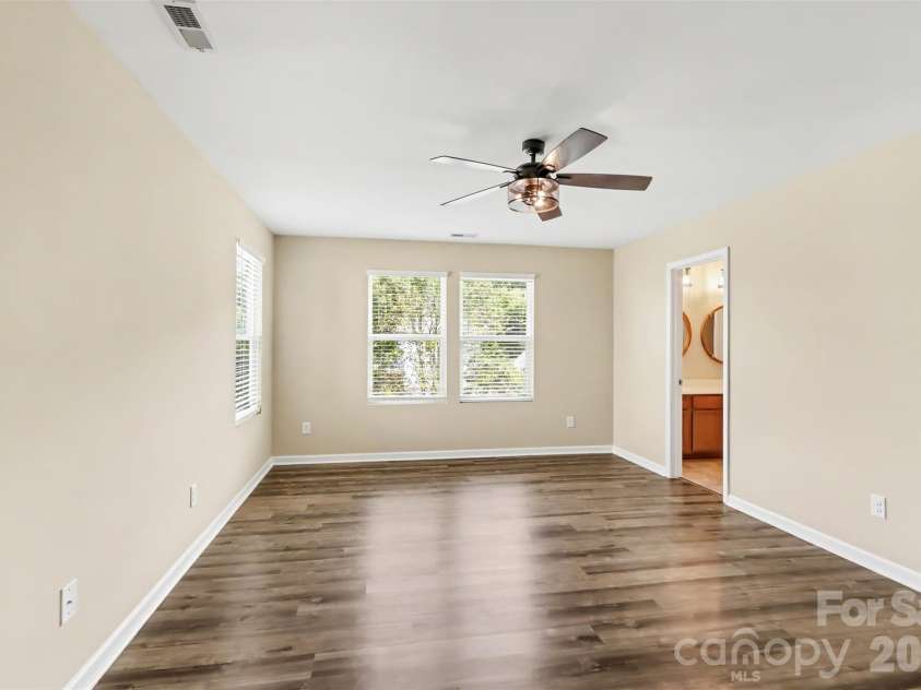 6814 Barefoot Forest Drive, Charlotte, NC 28269.  MLS# CAR4414798, YatesRealty ID 45593. 
