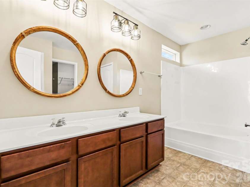 6814 Barefoot Forest Drive, Charlotte, NC 28269.  MLS# CAR4414798, YatesRealty ID 45593. 