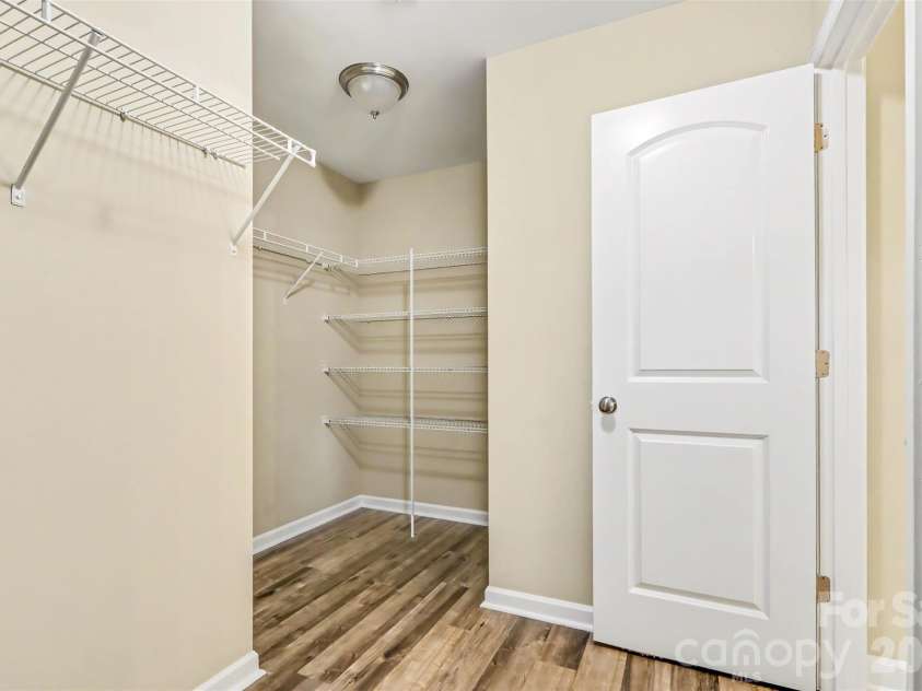 6814 Barefoot Forest Drive, Charlotte, NC 28269.  MLS# CAR4414798, YatesRealty ID 45593. 