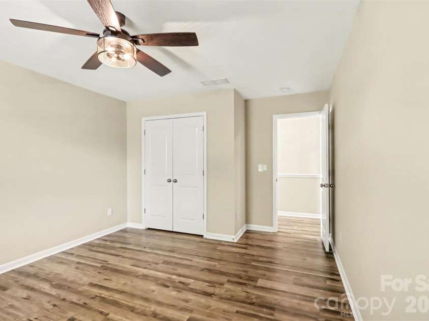 6814 Barefoot Forest Drive, Charlotte, NC 28269.  MLS# CAR4414798, YatesRealty ID 45593. 