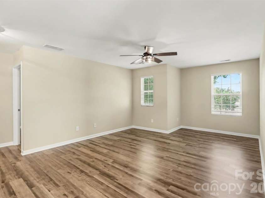 6814 Barefoot Forest Drive, Charlotte, NC 28269.  MLS# CAR4414798, YatesRealty ID 45593. 
