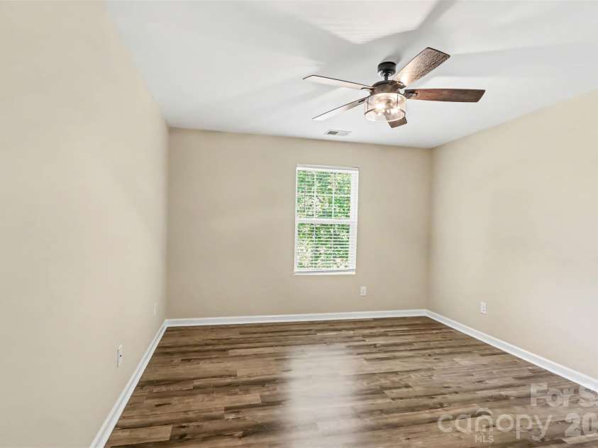 6814 Barefoot Forest Drive, Charlotte, NC 28269.  MLS# CAR4414798, YatesRealty ID 45593. 