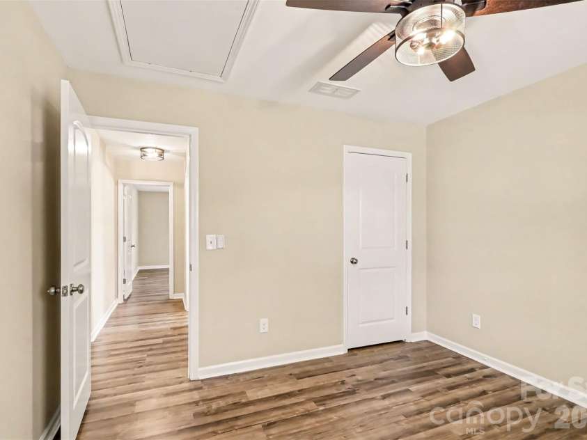 6814 Barefoot Forest Drive, Charlotte, NC 28269.  MLS# CAR4414798, YatesRealty ID 45593. 