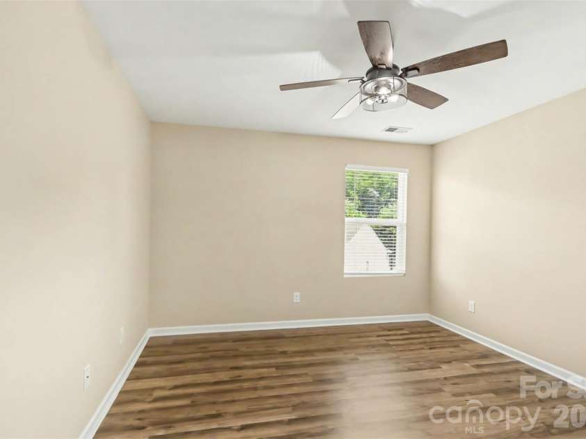 6814 Barefoot Forest Drive, Charlotte, NC 28269.  MLS# CAR4414798, YatesRealty ID 45593. 