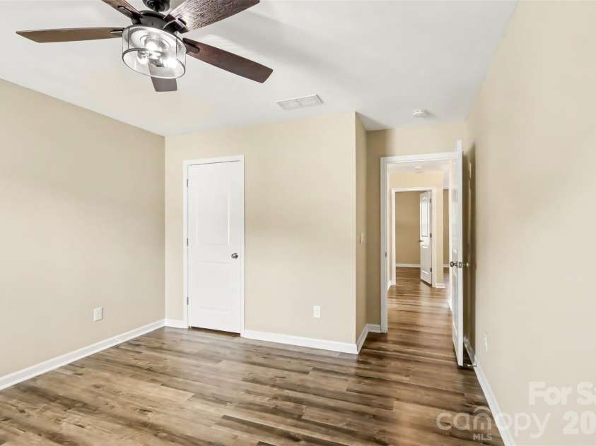 6814 Barefoot Forest Drive, Charlotte, NC 28269.  MLS# CAR4414798, YatesRealty ID 45593. 