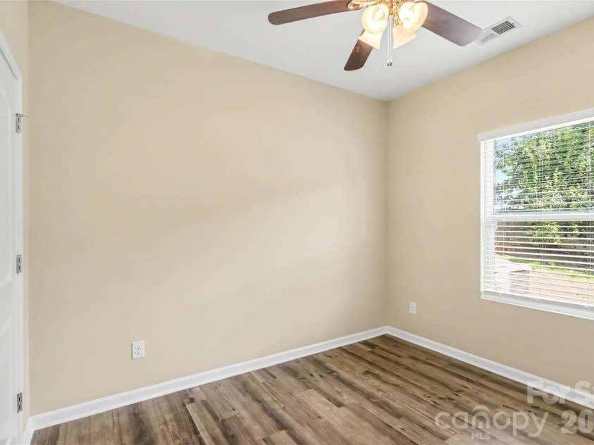 6814 Barefoot Forest Drive, Charlotte, NC 28269.  MLS# CAR4414798, YatesRealty ID 45593. 