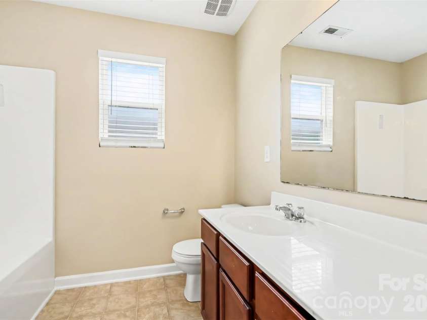 6814 Barefoot Forest Drive, Charlotte, NC 28269.  MLS# CAR4414798, YatesRealty ID 45593. 