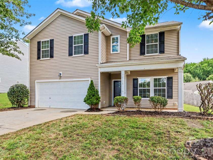 6814 Barefoot Forest Drive, Charlotte, NC 28269.  MLS# CAR4414798, YatesRealty ID 45593. 