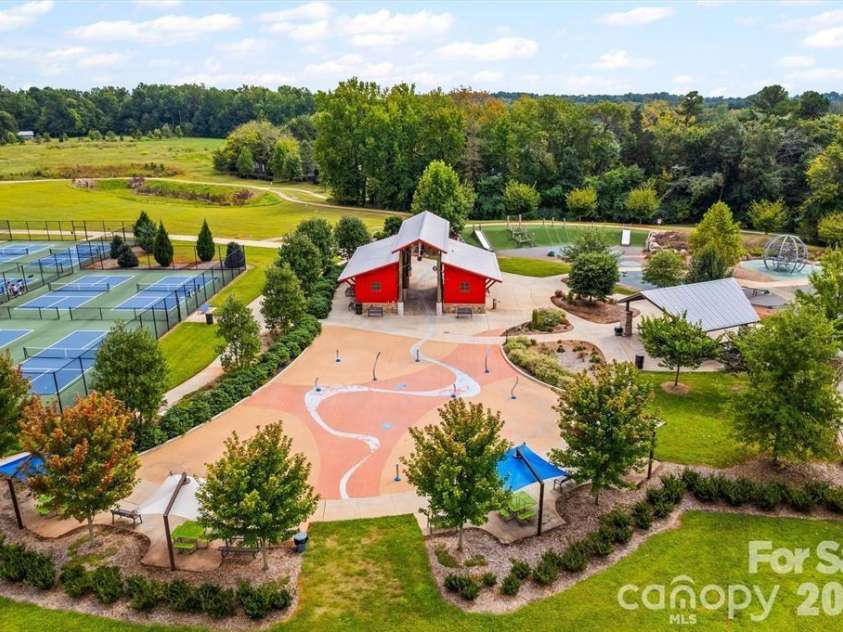 6814 Barefoot Forest Drive, Charlotte, NC 28269.  MLS# CAR4414798, YatesRealty ID 45593. 