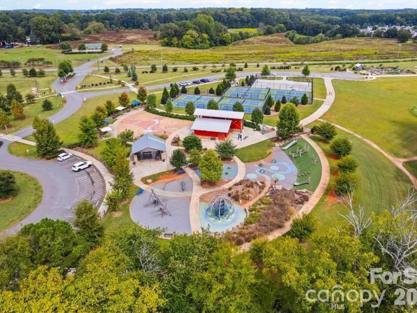 6814 Barefoot Forest Drive, Charlotte, NC 28269.  MLS# CAR4414798, YatesRealty ID 45593. 
